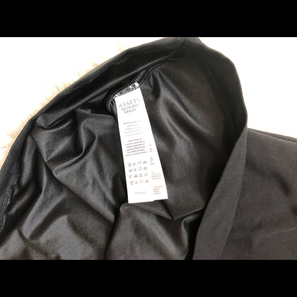 New with tags SPANX TOP FORM RACER BACK TOP SZ SM - Picture 6 of 7
